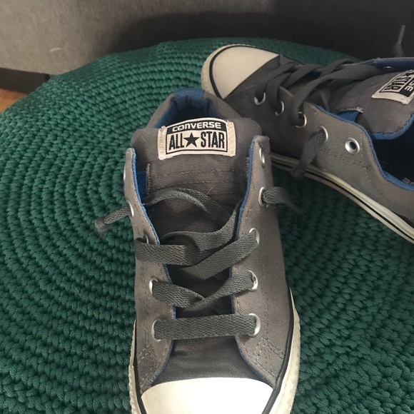 Size 4 boys/girls just tired on converse - Picture 2 of 4